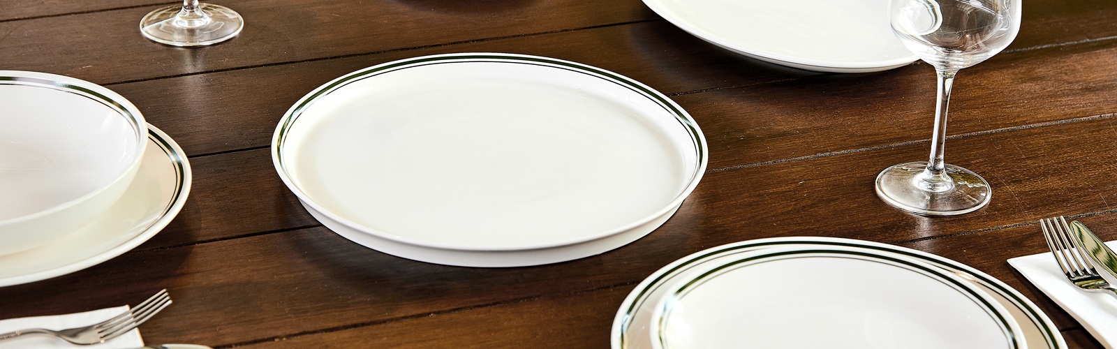 How Simplicity Brings Timeless Elegance to the Table 